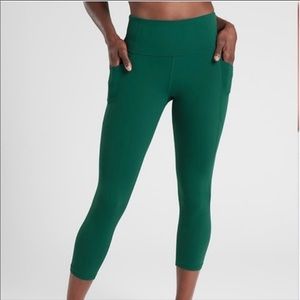 Athleta Salutation Stash Pocket Capri Leggings